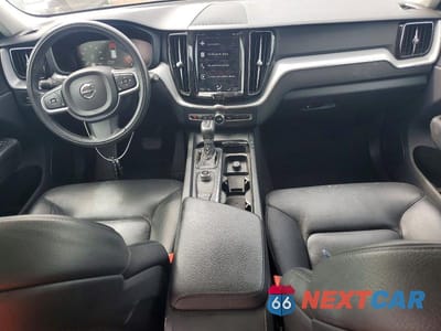 Zdjęcie 8 z 13 samochodu: 2018 VOLVO XC60 T5 VIN:LYV102RK0JB077329 - miniatura