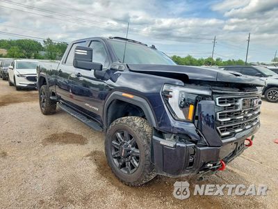 Czwarte zdjęcie samochodu z boku: 2025 GMC SIERRA K2500 AT4 VIN:1GT4UPE71SF288471 - miniatura