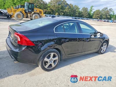 Trzecie zdjęcie samochodu z tyłu: 2013 VOLVO S60 T5 VIN:YV1612FS1D2172439 - miniatura