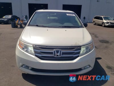 Piąte zdjęcie samochodu w środku: 2013 HONDA ODYSSEY TOURING VIN:5FNRL5H99DB051048 - miniatura