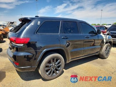 Trzecie zdjęcie samochodu z tyłu: 2020 JEEP GRAND CHEROKEE LAREDO VIN:1C4RJEAG3LC370987 - miniatura