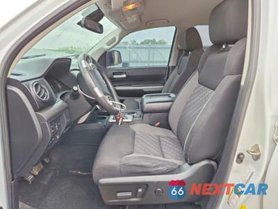 Zdjęcie 7 z 12 samochodu: 2020 TOYOTA TUNDRA CREWMAX SR5 VIN:5TFEY5F19LX258198 - miniatura