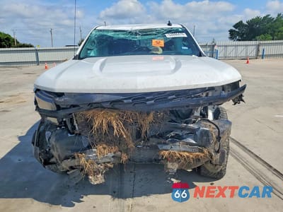 Piąte zdjęcie samochodu w środku: 2019 CHEVROLET SILVERADO K1500 TRAIL BOSS CUSTOM VIN:3GCPYCEF9KG149219 - miniatura