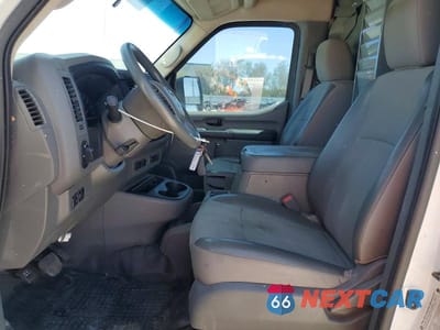 Zdjęcie 7 z 14 samochodu: 2018 NISSAN NV 2500 HD SV VIN:1N6BF0LY9JN811158 - miniatura