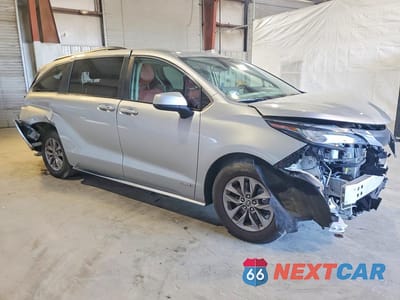 Czwarte zdjęcie samochodu z boku: 2021 TOYOTA SIENNA LE VIN:5TDKRKEC9MS067003 - miniatura