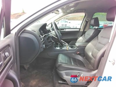Zdjęcie 7 z 13 samochodu: 2014 VOLKSWAGEN TOUAREG V6 TDI VIN:WVGEP9BP6ED013038 - miniatura