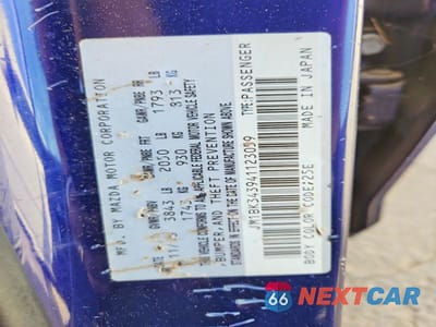 Zdjęcie 12 z 12 samochodu: 2004 MAZDA 3 HATCHBACK VIN:JM1BK343941123059 - miniatura