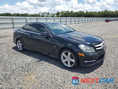 Czwarte zdjęcie samochodu z boku: 2012 MERCEDES-BENZ C 250 VIN:WDDGJ4HB4CF790161 - miniatura