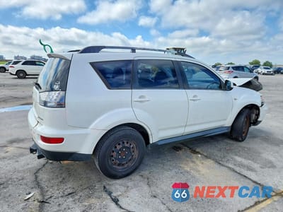Trzecie zdjęcie samochodu z tyłu: 2013 MITSUBISHI OUTLANDER ES VIN:JA4AS2AW3DU011080 - miniatura
