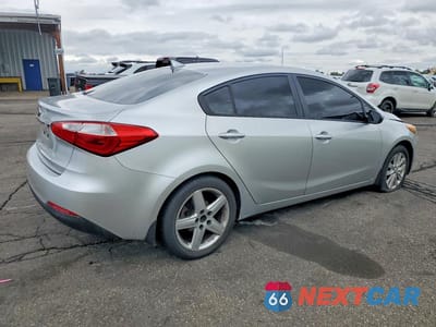 Trzecie zdjęcie samochodu z tyłu: 2014 KIA FORTE LX VIN:KNAFX4A60E5105242 - miniatura