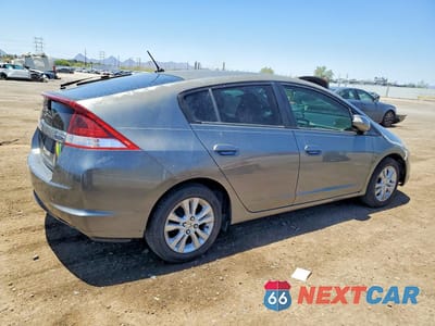 Trzecie zdjęcie samochodu z tyłu: 2013 HONDA INSIGHT EX VIN:JHMZE2H74DS001554 - miniatura
