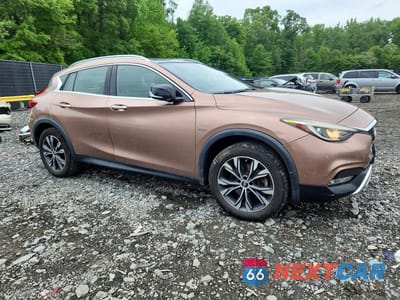Czwarte zdjęcie samochodu z boku: 2018 INFINITI QX30 PREMIUM VIN:SJKCH5CR2JA047018 - miniatura