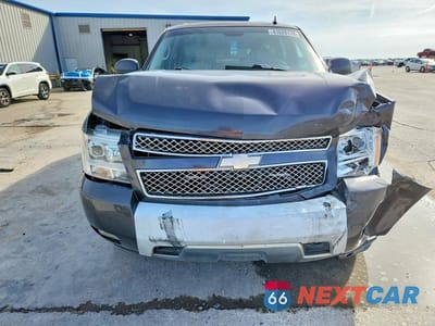 Piąte zdjęcie samochodu w środku: 2010 CHEVROLET SUBURBAN K1500 LT VIN:1GNUKJE32AR223178 - miniatura