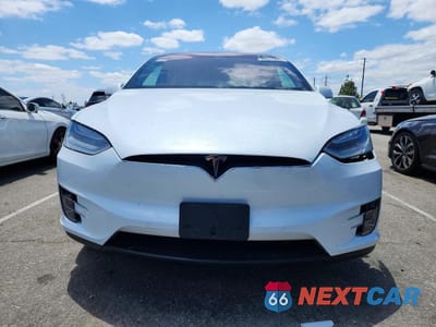 Piąte zdjęcie samochodu w środku: 2019 TESLA MODEL X VIN:5YJXCBE21KF204225 - miniatura