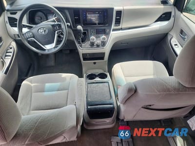 Zdjęcie 8 z 13 samochodu: 2017 TOYOTA SIENNA LE VIN:5TDKZ3DC7HS875654 - miniatura