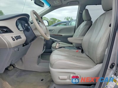 Zdjęcie 7 z 13 samochodu: 2014 TOYOTA SIENNA XLE 7-PASSENGER VIN:5TDDK3DC5ES078912 - miniatura