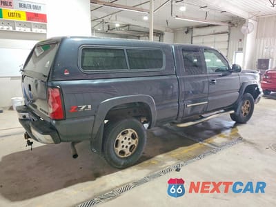 Trzecie zdjęcie samochodu z tyłu: 2004 CHEVROLET SILVERADO K1500 VIN:2GCEK19T141225962 - miniatura