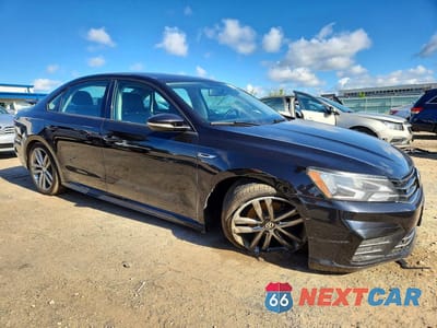 Czwarte zdjęcie samochodu z boku: 2018 VOLKSWAGEN PASSAT S VIN:1VWAA7A3XJC017131 - miniatura