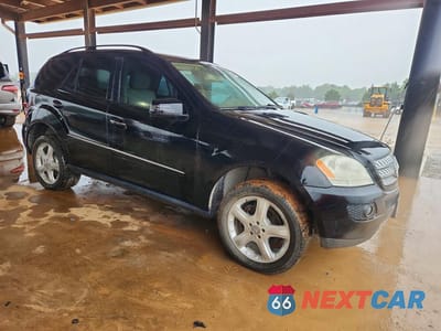 Czwarte zdjęcie samochodu z boku: 2008 MERCEDES-BENZ ML 350 VIN:4JGBB86E48A406949 - miniatura