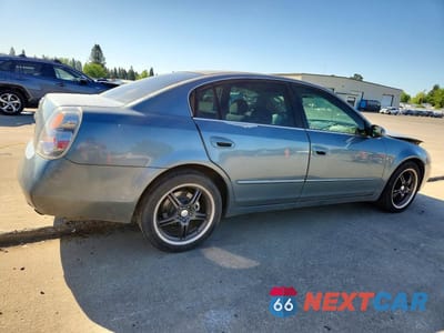 Trzecie zdjęcie samochodu z tyłu: 2002 NISSAN ALTIMA 2.5 VIN:1N4AL11D02C100058 - miniatura