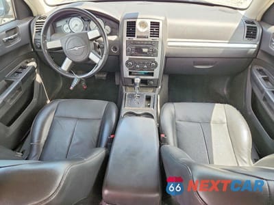 Zdjęcie 8 z 12 samochodu: 2010 CHRYSLER 300 TOURING VIN:2C3CA5CVXAH229916 - miniatura