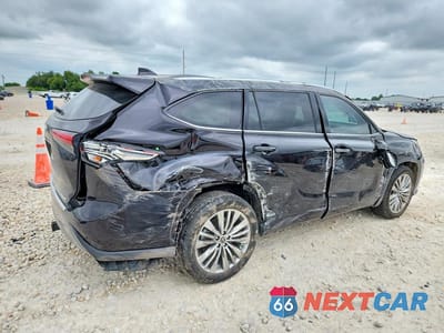 Trzecie zdjęcie samochodu z tyłu: 2022 TOYOTA HIGHLANDER PLATINUM VIN:5TDFZRAH9NS108937 - miniatura
