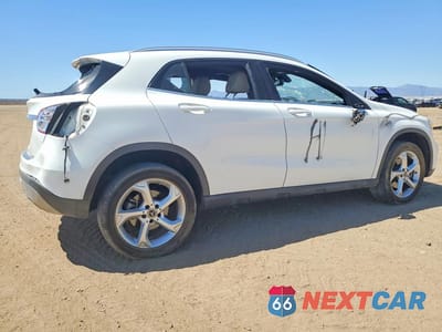 Trzecie zdjęcie samochodu z tyłu: 2018 MERCEDES-BENZ GLA 250 VIN:WDCTG4EB2JJ519504 - miniatura