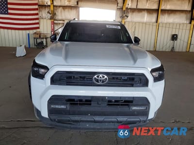 Piąte zdjęcie samochodu w środku: 2025 TOYOTA 4RUNNER SR5 VIN:JTEVA5AR3S5004462 - miniatura