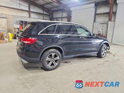 Trzecie zdjęcie samochodu z tyłu: 2018 MERCEDES-BENZ GLC 300 4MATIC VIN:WDC0G4KB2JV022954 - miniatura