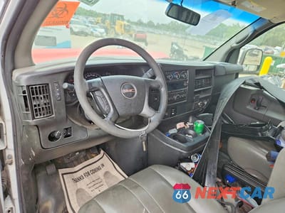 Zdjęcie 8 z 13 samochodu: 2015 GMC SAVANA G3500 VIN:1GTZ7TCF6F1181273 - miniatura