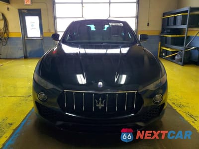 Piąte zdjęcie samochodu w środku: 2017 MASERATI LEVANTE VIN:ZN661XUAXHX248129 - miniatura