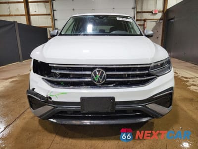 Piąte zdjęcie samochodu w środku: 2024 VOLKSWAGEN TIGUAN SE VIN:3VV2B7AXXRM201780 - miniatura