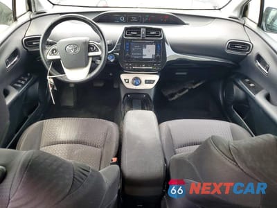 Zdjęcie 8 z 12 samochodu: 2018 TOYOTA PRIUS THREE VIN:JTDKARFU9J3554724 - miniatura