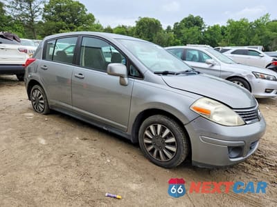 Czwarte zdjęcie samochodu z boku: 2009 NISSAN VERSA 1.8 S VIN:3N1BC13E09L360403 - miniatura