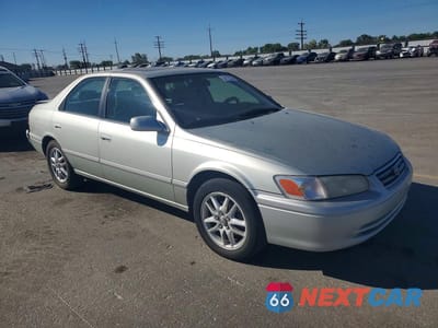 Czwarte zdjęcie samochodu z boku: 2000 TOYOTA CAMRY XLE V6 VIN:JT2BF28K6Y0269729 - miniatura
