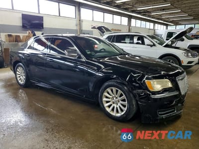 Czwarte zdjęcie samochodu z boku: 2014 CHRYSLER 300 VIN:2C3CCAAG5EH161912 - miniatura