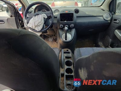 Zdjęcie 8 z 12 samochodu: 2011 MAZDA MAZDA2 VIN:JM1DE1HY1B0124154 - miniatura