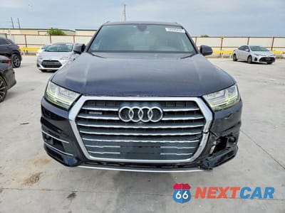 Piąte zdjęcie samochodu w środku: 2017 AUDI Q7 PRESTIGE VIN:WA1VAAF75HD034866 - miniatura