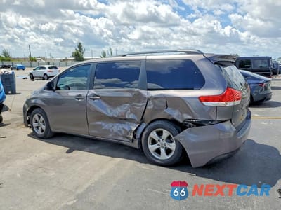 Drugie zdjęcie samochodu z przodu: 2013 TOYOTA SIENNA LE VIN:5TDKK3DC1DS378386 - miniatura