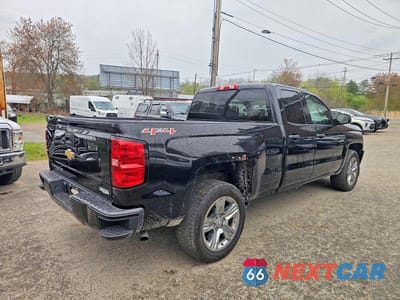 Czwarte zdjęcie samochodu z boku: 2017 CHEVROLET SILVERADO K1500 CUSTOM VIN:1GCVKPEC3HZ182800 - miniatura