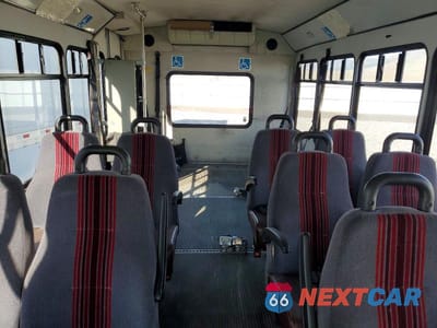 Zdjęcie 10 z 13 samochodu: 2006 FORD E450 SHUTTLE BUS VIN:1FDXE45S06HA62909 - miniatura
