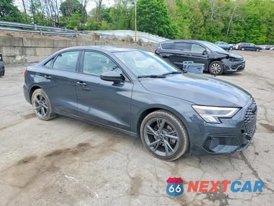 Czwarte zdjęcie samochodu z boku: 2024 AUDI A3 PREMIUM VIN:WAUGUDGY9RA084779 - miniatura