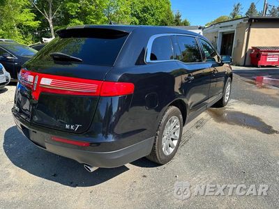 Czwarte zdjęcie samochodu z boku: 2018 LINCOLN TOWNHOUSE MKT VIN:2LMHJ5NK7JBL02473 - miniatura