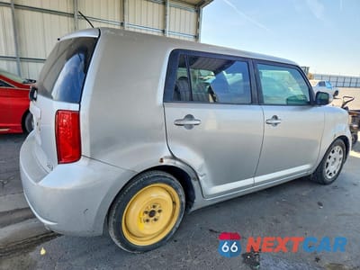 Trzecie zdjęcie samochodu z tyłu: 2009 TOYOTA SCION XB VIN:JTLKE50E091069821 - miniatura