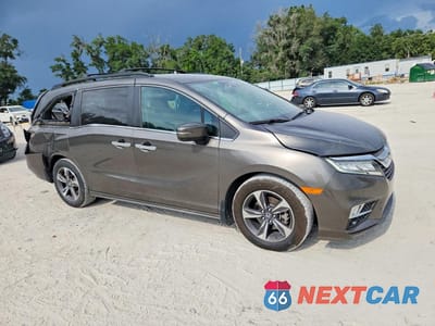 Czwarte zdjęcie samochodu z boku: 2018 HONDA ODYSSEY TOURING VIN:5FNRL6H80JB035085 - miniatura