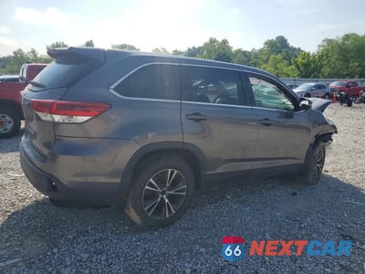 Trzecie zdjęcie samochodu z tyłu: 2019 TOYOTA HIGHLANDER LE VIN:5TDZARFH4KS044573 - miniatura