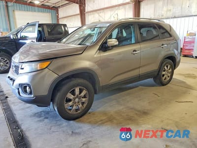 2011 KIA SORENTO LX 5XYKT4A1XBG065580 - główne zdjęcie licytacji z USA - miniatura