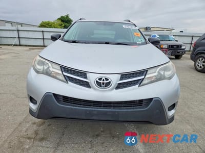 Piąte zdjęcie samochodu w środku: 2015 TOYOTA RAV4 LE VIN:JTMZFREV9FJ056858 - miniatura