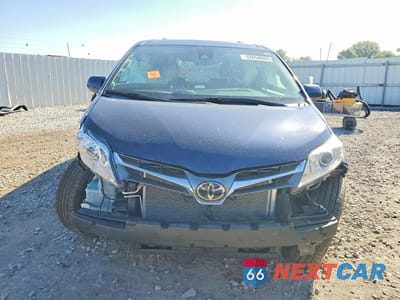 Piąte zdjęcie samochodu w środku: 2018 TOYOTA SIENNA XLE 8-PASSENGER VIN:5TDYZ3DC0JS914357 - miniatura