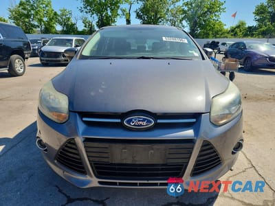 Piąte zdjęcie samochodu w środku: 2013 FORD FOCUS TITANIUM VIN:1FADP3N24DL106258 - miniatura